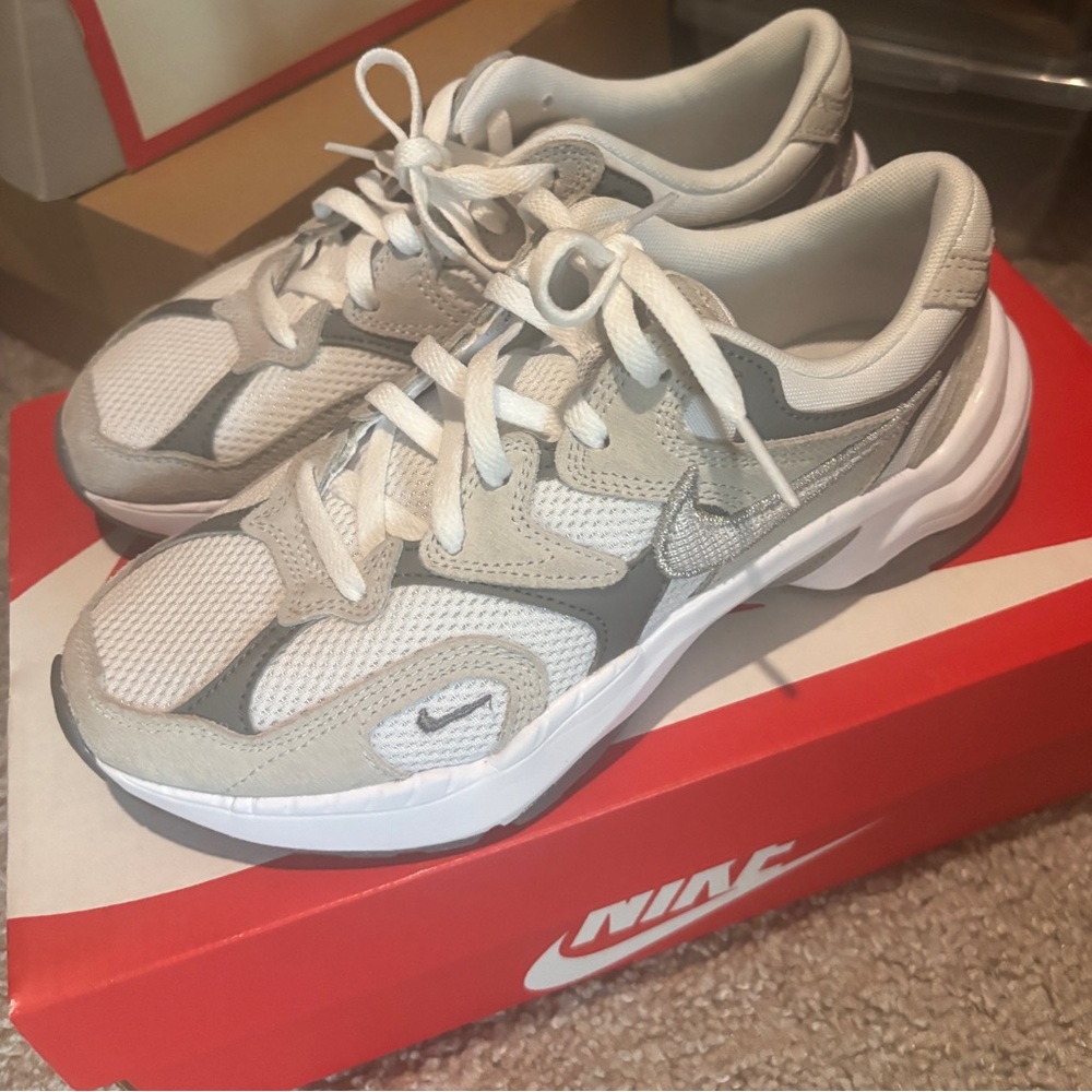 Nike A8L size 6